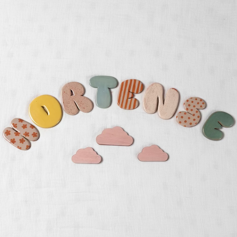 Lettres avec émaux spéciaux